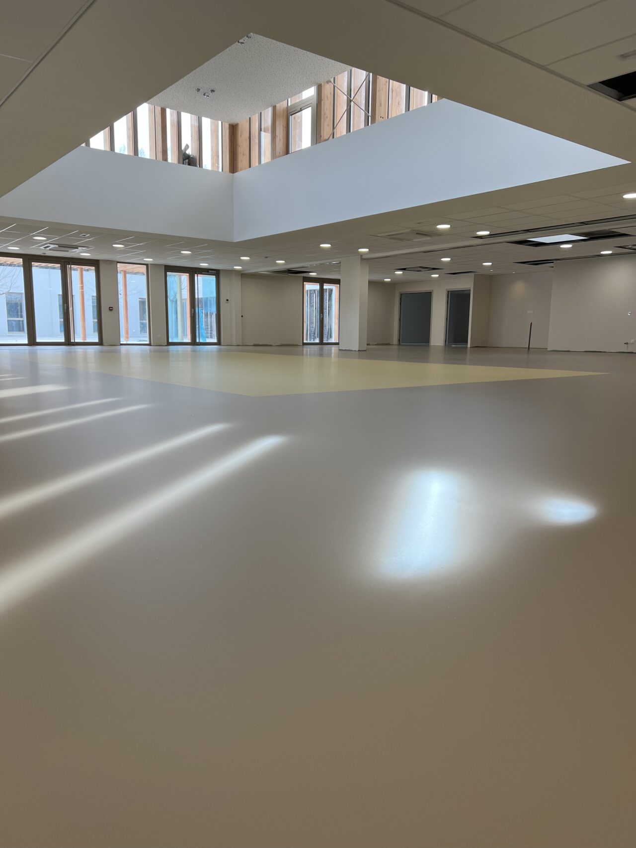 Sol décoratif autolissant PU acoustique